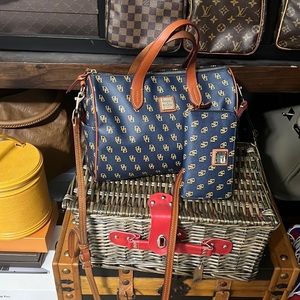 excellent condition almost DOONEY Bourke almost new perfect condition